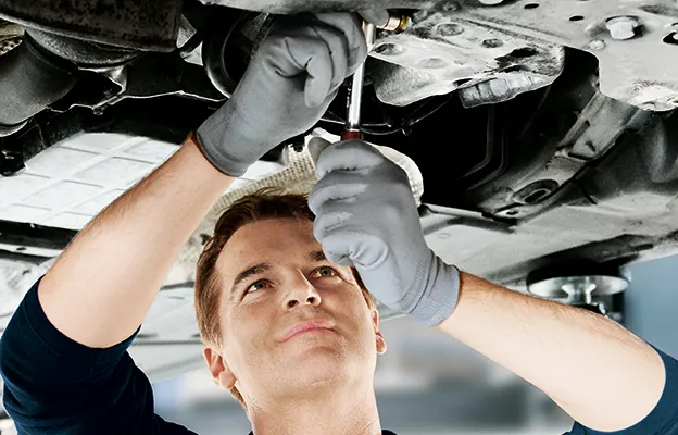Ölwechsel – der regelmäßige Wechsel des Motoröls schützt den Motor